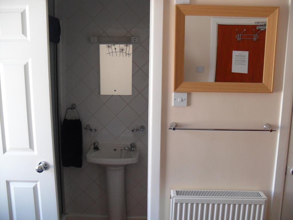 Charlotte Guest House Weymouth Bagian luar foto
